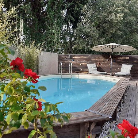 Hotel Location saisonnière avec piscine et terrasse au pied du luberon Lauris Esterno foto
