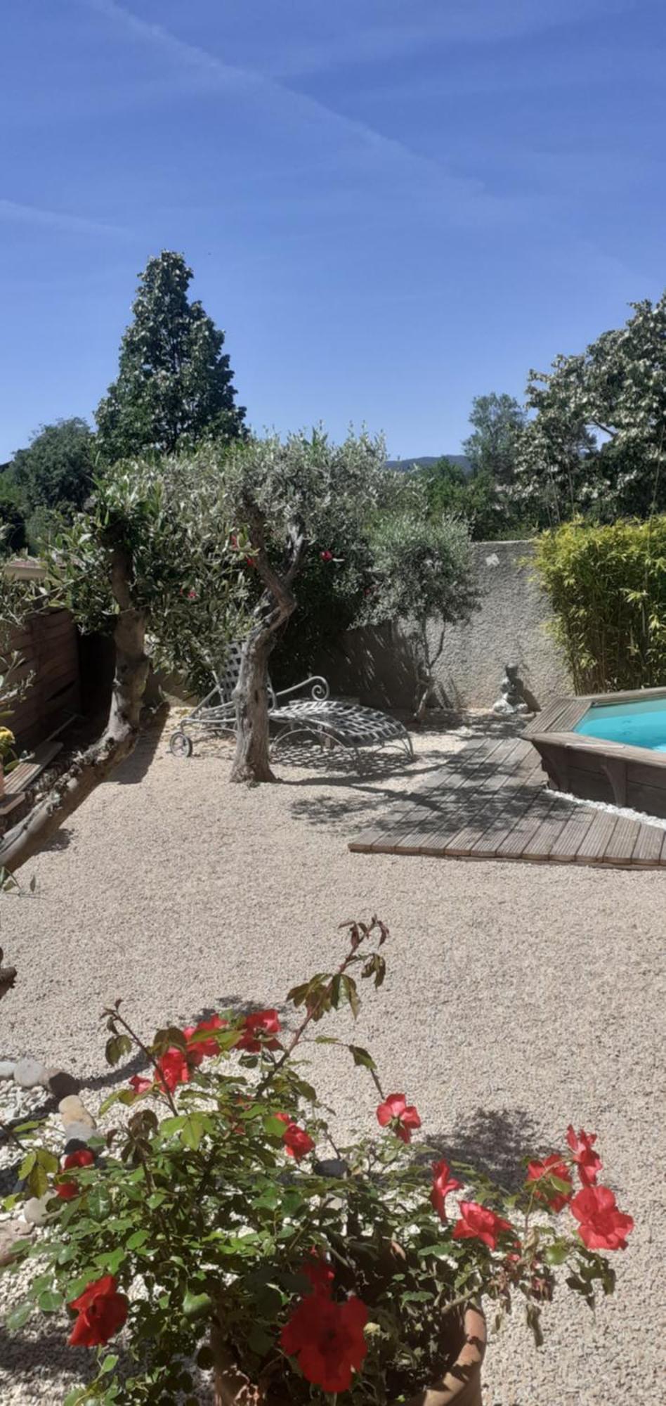 Hotel Location saisonnière avec piscine et terrasse au pied du luberon Lauris Esterno foto