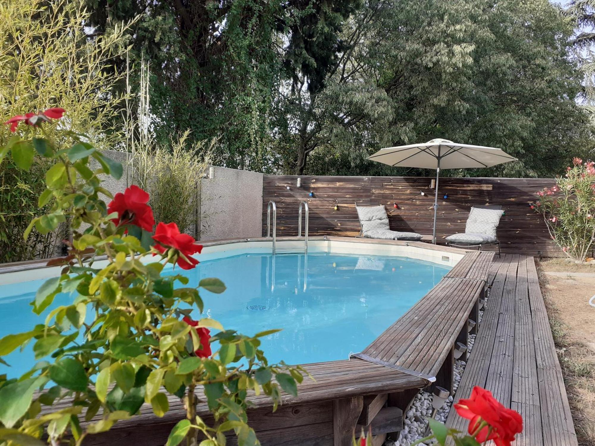 Hotel Location saisonnière avec piscine et terrasse au pied du luberon Lauris Esterno foto